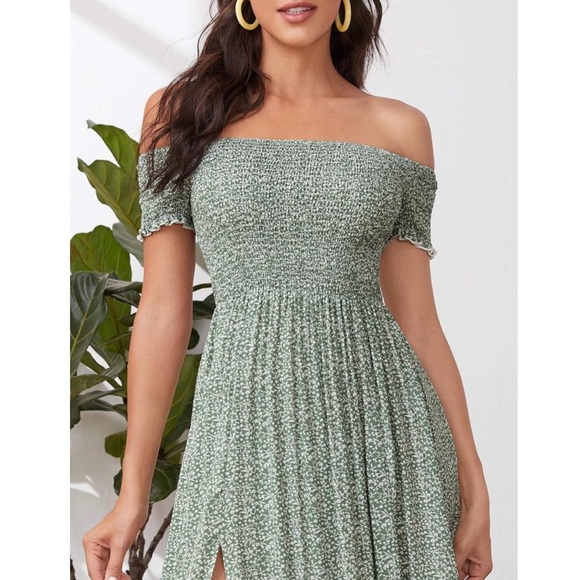 Chic Green Off Shoulder Maxi Dress with Flowing Silhouette - Picture 4 of 6